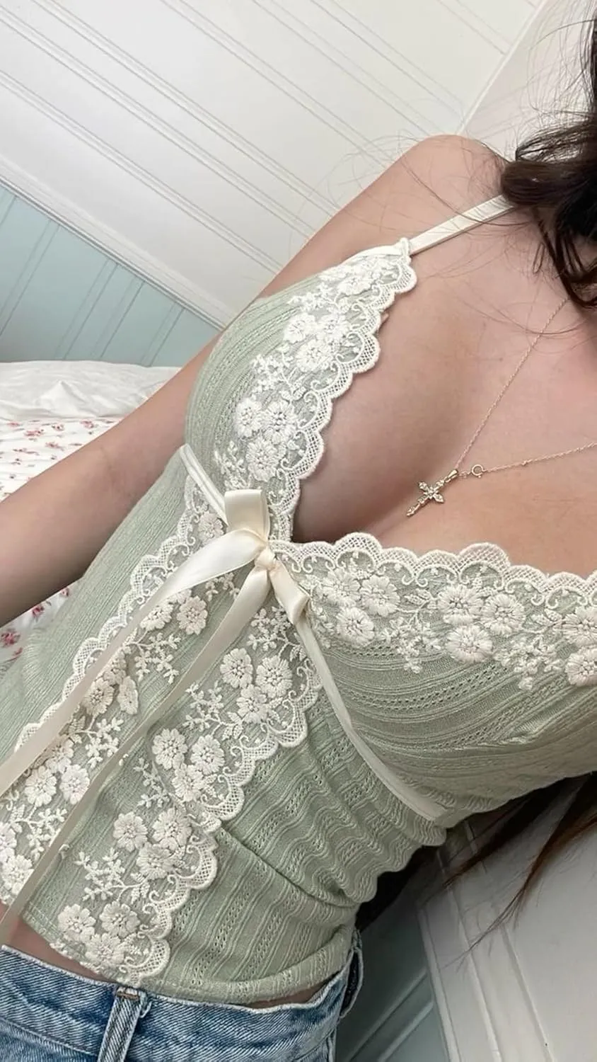 Women Y2K Vintage Lace Trim Cami Top 2000s Aesthetic Slim Fit Milkmaid Vest Cottage Crop Tank Top Coquette Clothes
